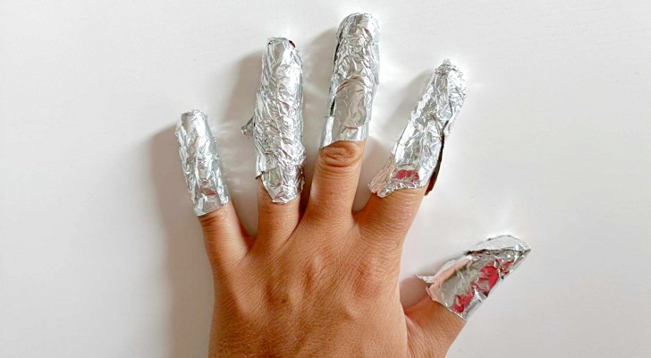 Avvolgi le dita nell'alluminio per 15 minuti: i risultati ti lasceranno senza parole