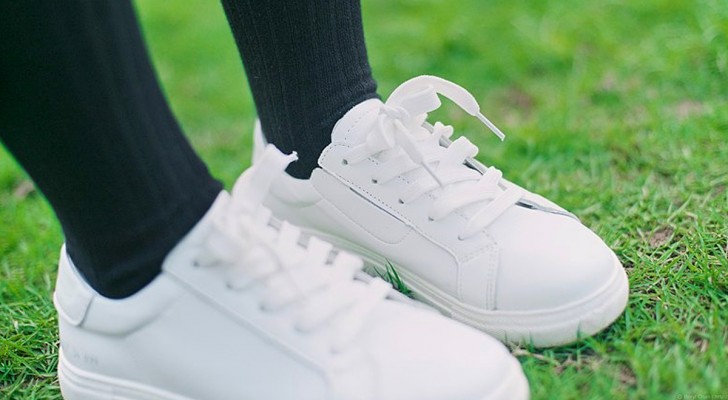 Hoe je witte sneakers schoonmaakt en altijd mooi blinkend wit kan houden