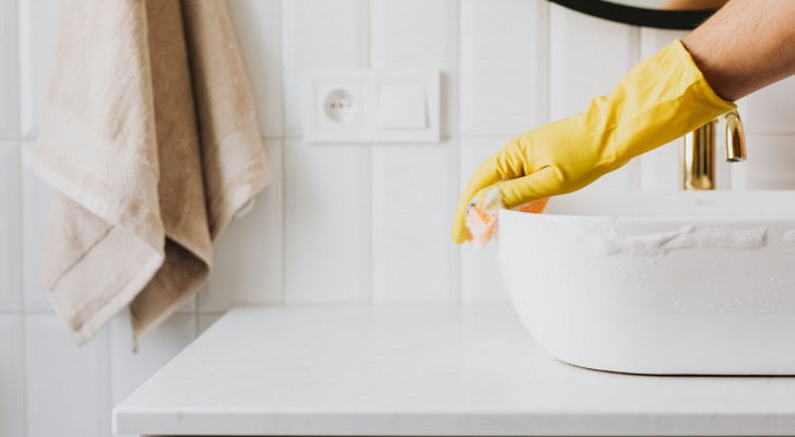 Il metodo in 9 passi per un bagno perfettamente pulito e igienizzato in un attimo