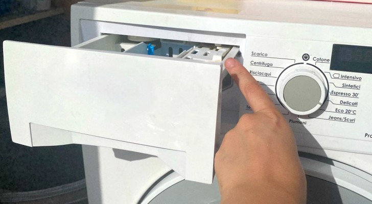 Tout le monde ne sait pas à quoi sert le troisième compartiment du tiroir de la machine à laver : nous allons vous le dire