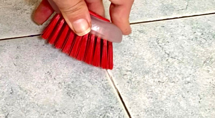 Fughe delle piastrelle: il metodo per averle chiare e pulite senza troppa fatica