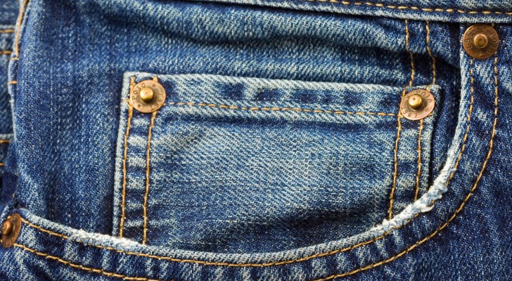 A cosa servono i rivetti di metallo dei jeans? Finalmente ecco la risposta 