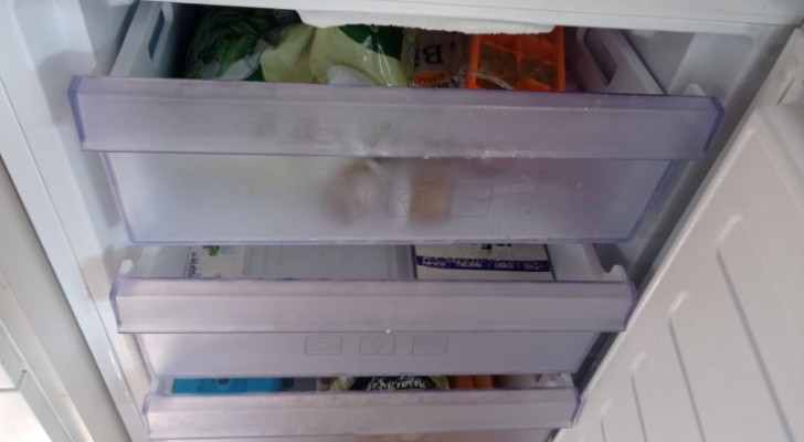 Sbrinate il congelatore in un attimo e senza spegnerlo con questi 5 passaggi