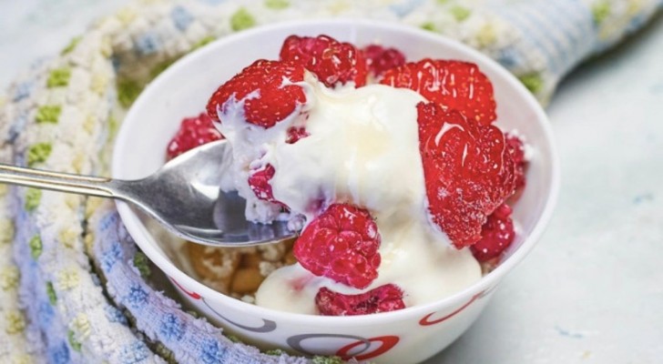 Om du har gammal yoghurt i kylskåpet, oroa dig inte: använd den till det här