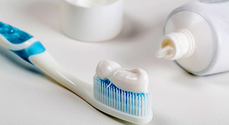 7 usi domestici alternativi del dentifricio che dovresti assolutamente conoscere