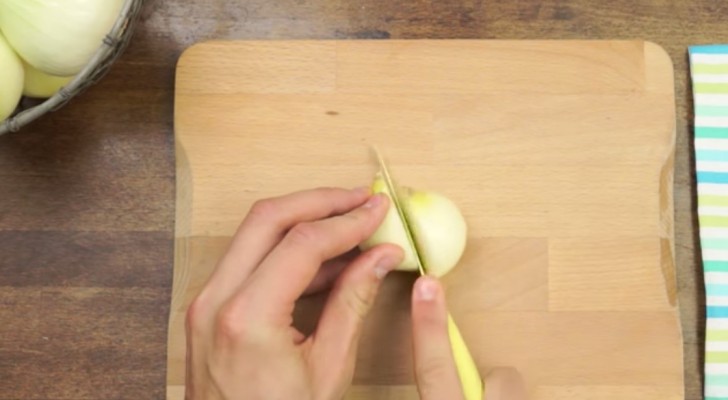 Die beste Methode, um eine Zwiebel zu schneiden? Erfahrt sie in diesem Video 