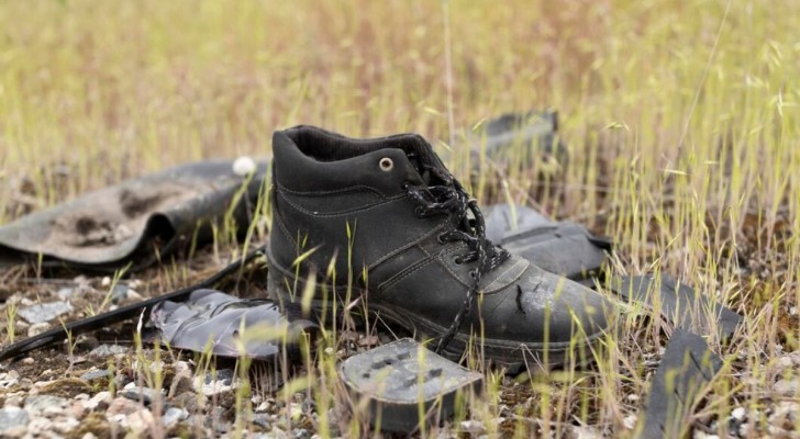 Perché troviamo scarpe abbandonate in strada? La verità dietro le leggende