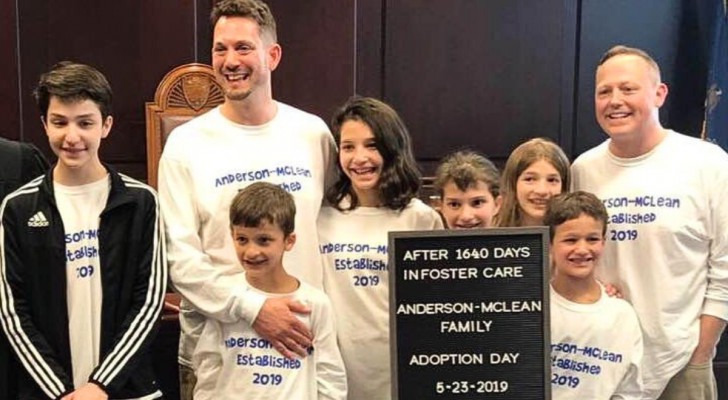 Det här paret adopterade 6 syskon för att undvika att dela på dem trots att de redan har två biologiska barn