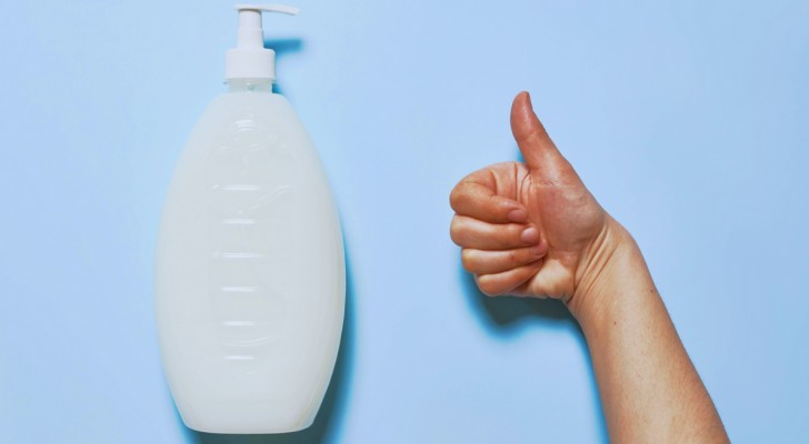 Préparez vous-même un produit nettoyant liquide pour toutes les surfaces de la maison 