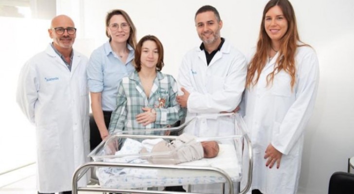 Un couple de femmes ont porté le même bébé : c'est le premier cas en Europe