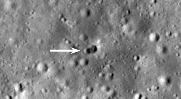 De Chinese raket die twee kraters op de maan veroorzaakte, had een onbekend object aan boord