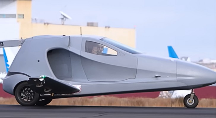 Le premier test de vol de cette voiture volante a réussi : elle peut être garée dans le garage