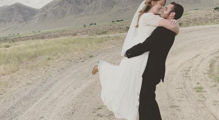 Si baciano per la prima volta il giorno del matrimonio: "è stato imbarazzante"