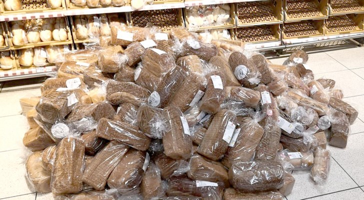 Medewerker plaatst foto waarop te zien is wat er met onverkocht brood gebeurt: “het is ronduit absurd”