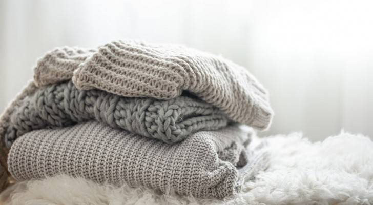 Pulls et vêtements en cachemire : les conseils pour les laver à la maison sans les endommager