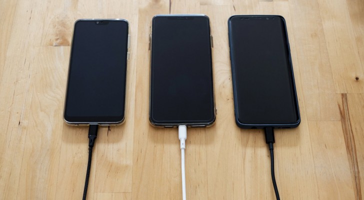 Varför minskar mobiltelefonens batteritid mer och mer efter hand?