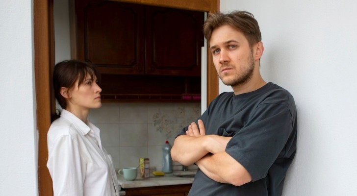 Zoon maakt ruzie met moeder: “ik help je niet met het huishouden want dat is voor vrouwen”
