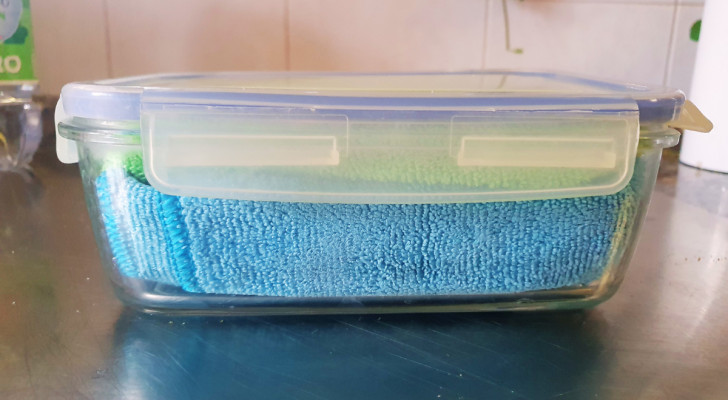 Bereiten Sie Ihre eigenen wiederverwendbaren Tücher zur Reinigung und Desinfektion von Oberflächen im Haus zu