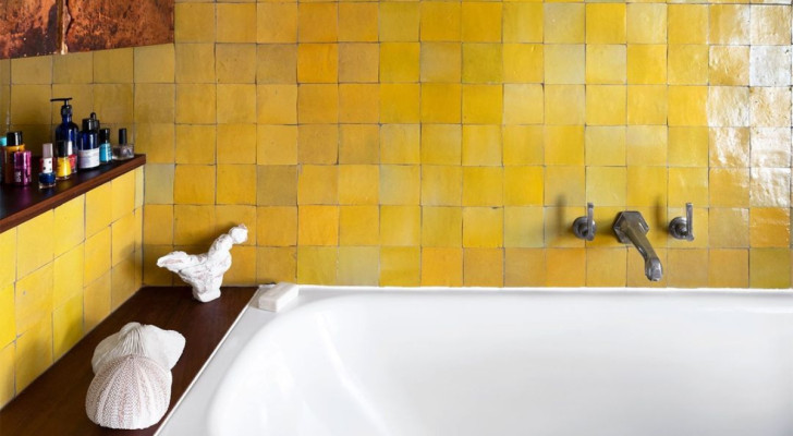 10 bagni che provano quanto sia irresistibile l'energia del colore giallo
