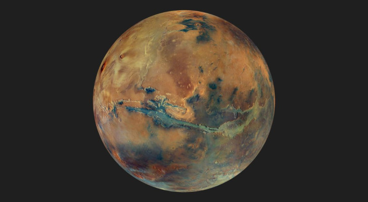 De nieuwste foto van Mars laat zijn ware kleuren zien, in een nog nooit eerder vertoond spektakel