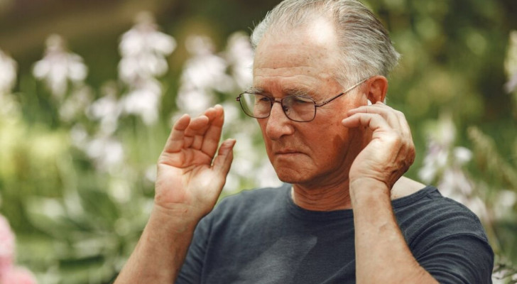 Den möjliga huvudorsaken till hörselnedsättning hos äldre har upptäckts: det första steget mot ett botemedel