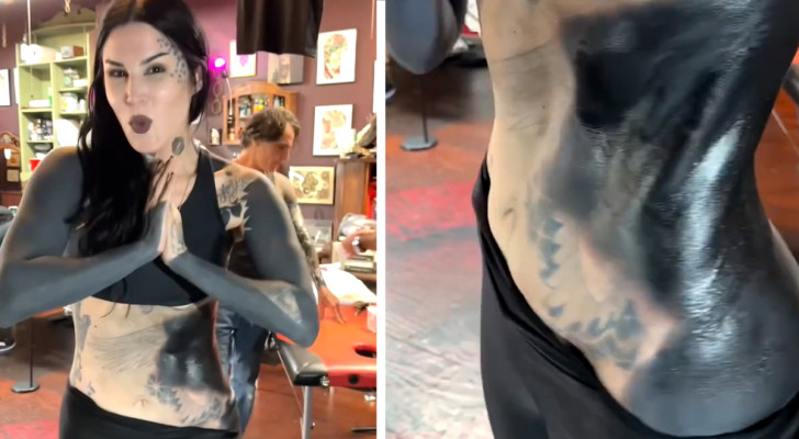 Si pente dei suoi tatuaggi e comincia a oscurarli: ecco il risultato a più di metà dell'opera (+ VIDEO)