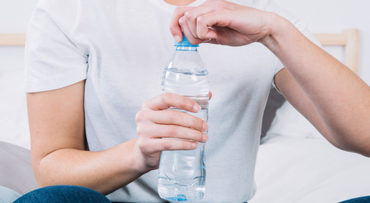 Was bedeutet das Verfallsdatum auf Wasserflaschen? Das sagt es wirklich aus