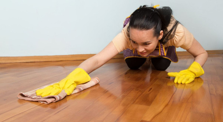 4 effektiva metoder för att rengöra och hålla PVC-golv glänsande utan att förstöra dem