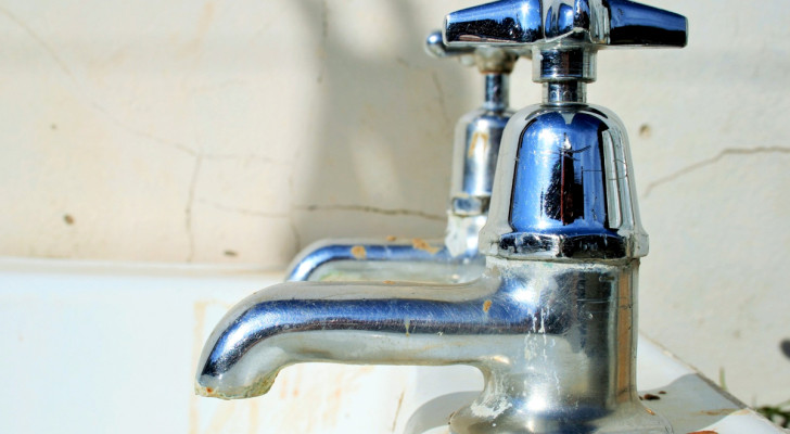 Due prodotti da conoscere per combattere le incrostazioni di calcare sui rubinetti