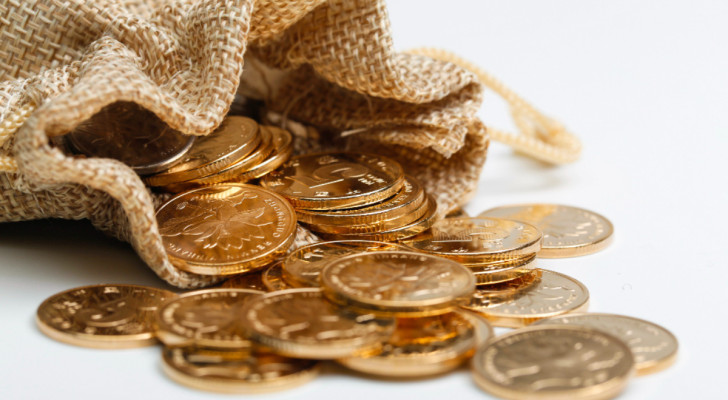 Att köpa lite guld i mynt eller tackor: är det värt det?