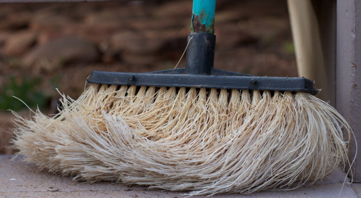 Sicuri che la vostra scopa pulisca davvero i pavimenti? Attenzione a questo errore comune