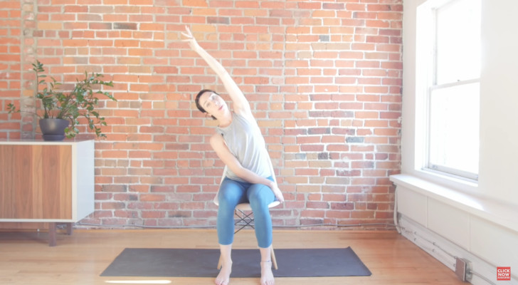 Yoga auf dem Stuhl: schnell und einfach, das Geheimnis für ein neues Wohlbefinden im Sitzen
