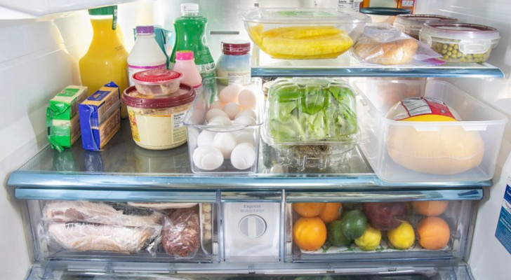 Schluss mit schlechten Gerüchen im Kühlschrank: einfache und wirksame Methoden für zu Hause