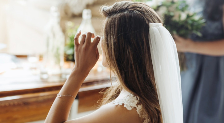 Oudere zus riskeert bruiloft jongere zus te verpesten: “ze heeft mijn uitnodiging afgewezen”
