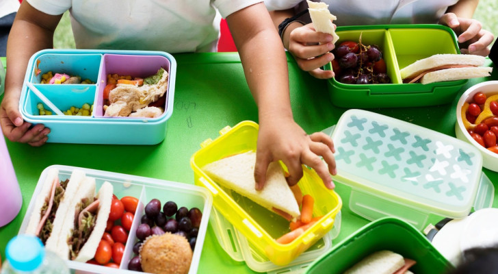 Une enseignante de maternelle n'accepte pas la nourriture dans la boîte à déjeuner d'un enfant : la mère est choquée