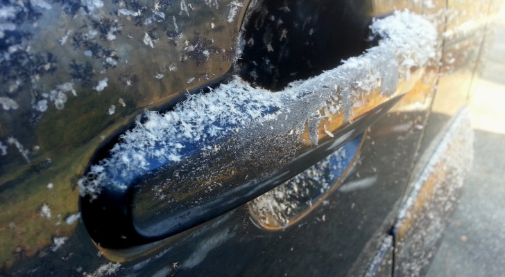 Is het autoslot bevroren? Verhelp het heel snel met deze eenvoudige truc