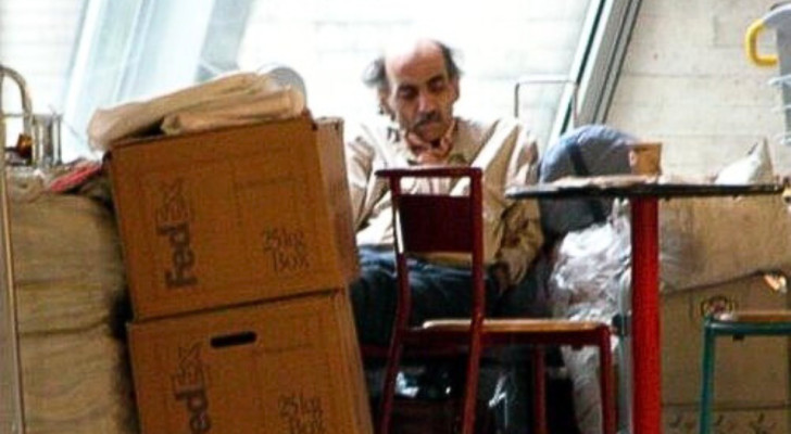 La storia dell'uomo iraniano che trascorse 18 anni in un aeroporto francese: la sua vita è in un film