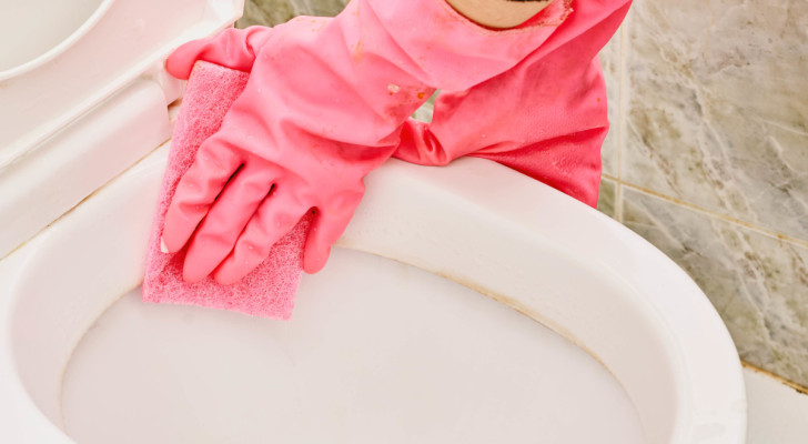 Smalto del WC rovinato: cosa si può fare per ripristinarlo?
