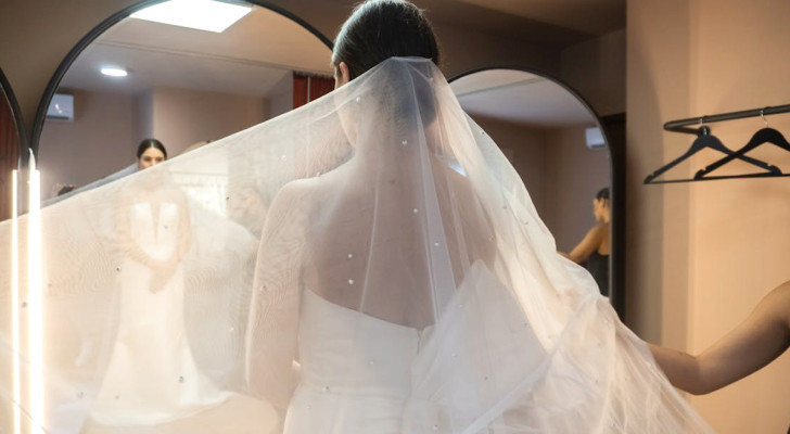 Une mariée perd sa robe de mariée : son futur mari est responsable de l'incident