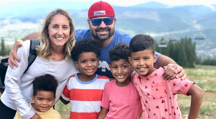 Det här paret färdades 8 mil för att åka till Brasilien och adoptera 4 syskon