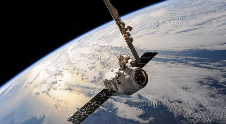 Rappresentazione di un satellite artificiale in orbita, che prima o poi verrà polverizzato nell'atmosfera