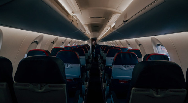 L'éclairage réduit dans la cabine d'un avion