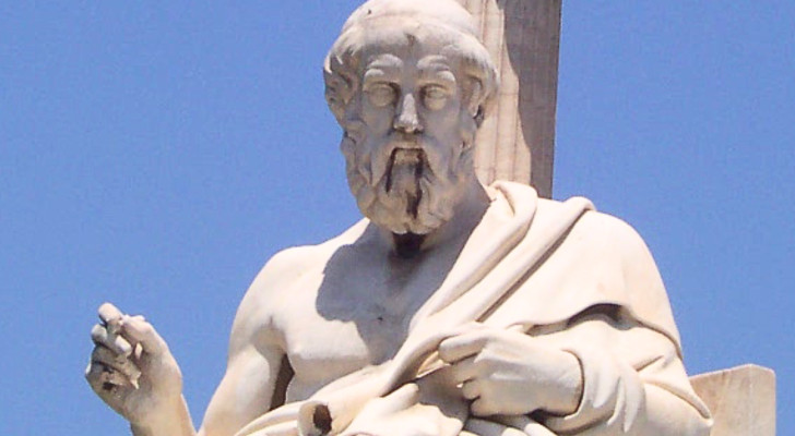 Skulptur av Platon i den Moderna Akademin i Aten