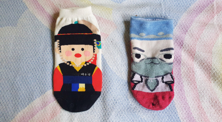 What can we do with odd socks? Use them to perfume the house, of course ...