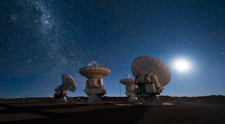 Le antenne del progetto ALMA, che può captare onde elettromagnetiche millimetriche e submillimetriche