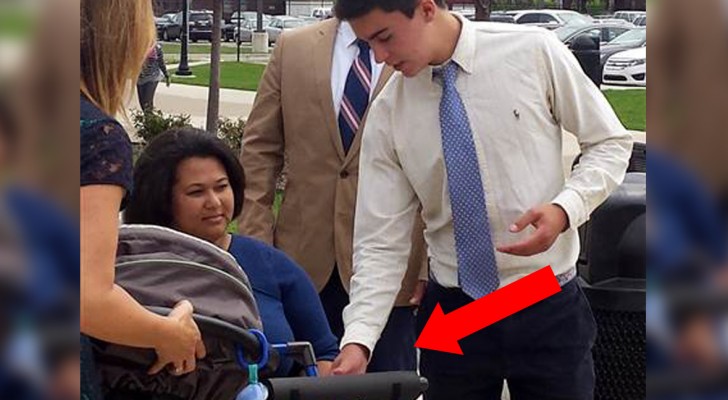 Questa mamma in carrozzina non poteva portare il passeggino: finché un 16enne non ha creato QUESTO