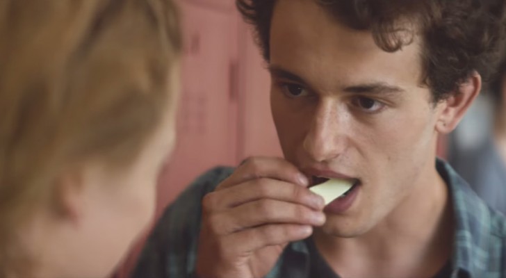 It all starts with a chewing gum: here's a very emotional love story 