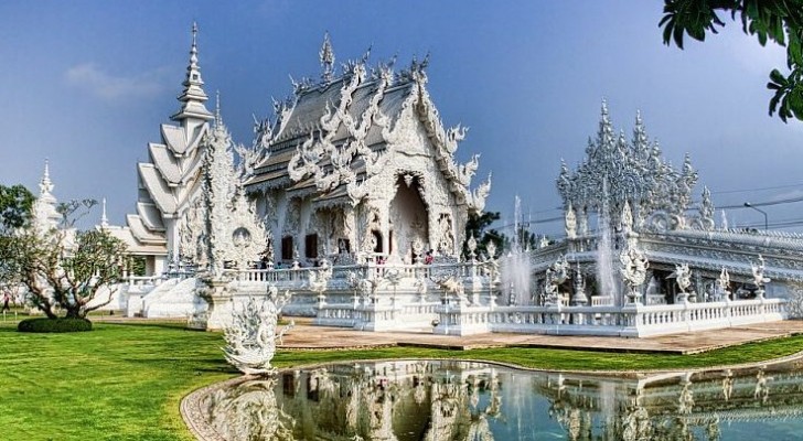 Découvrez ce temple thaïlandais blanc qui semble sorti tout droit d'un conte de fées