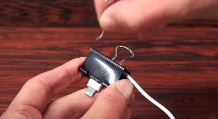Discover 15 ingenious life hacks using BINDER CLIPS --- that you ABSOLUTELY cannot live without! 👍
