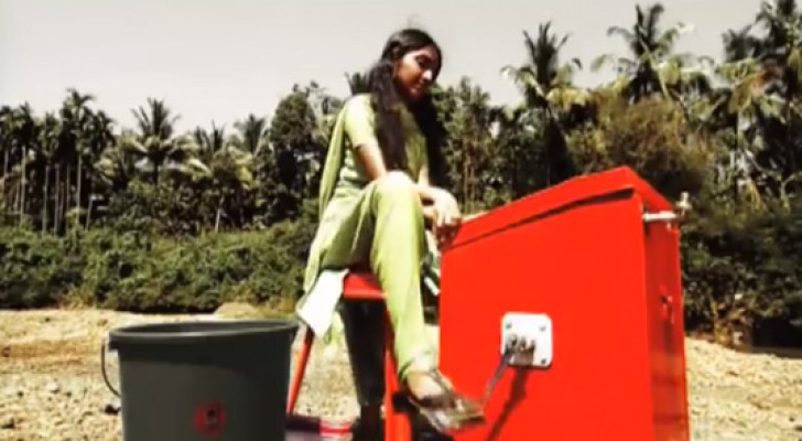 Kleding wassen zonder gebruik van elektriciteit: de ingenieuze uitvinding van een meisje uit India